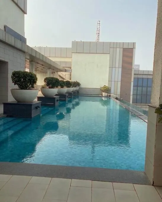 Luxury Studios Key 6 Γκουργκάον